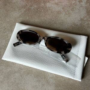 Brand New Le Specs Outta Love Cookie Tort